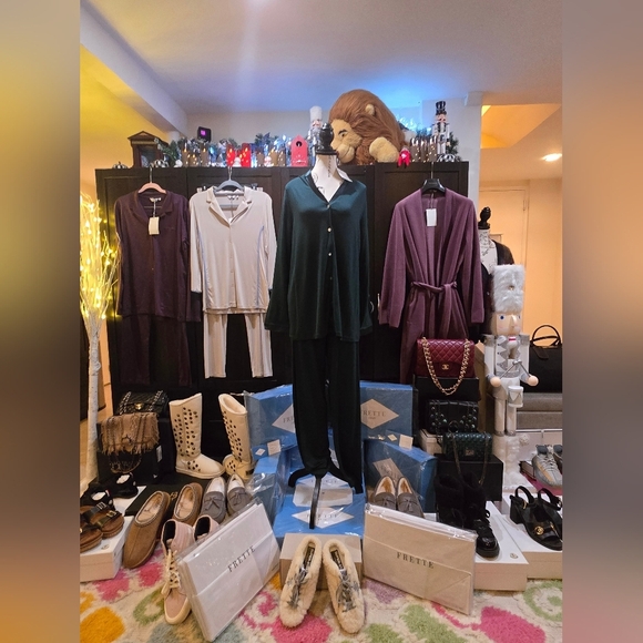 Sold Out Frette Luxury 2025  NEW 2- Piece Green Pyjamas Top/Pants SILK/Cotton! - Picture 9 of 14